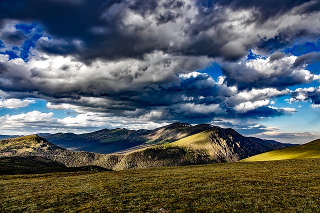 The heights of Colorado make for an excellent summer hike in the American Rockies