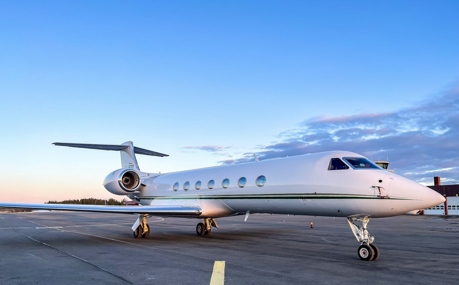 Why Modern Professionals Are Shifting from Commercial Flights to Private Charters